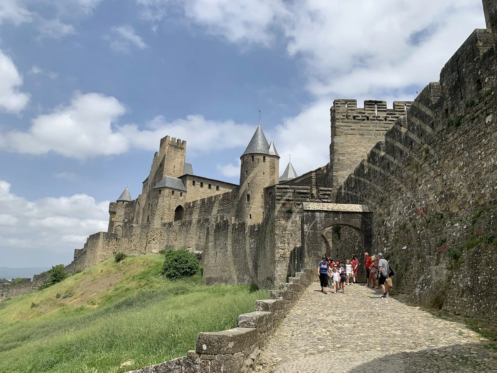 Befestigungsmauer und Türme der Cité de Carcassonne