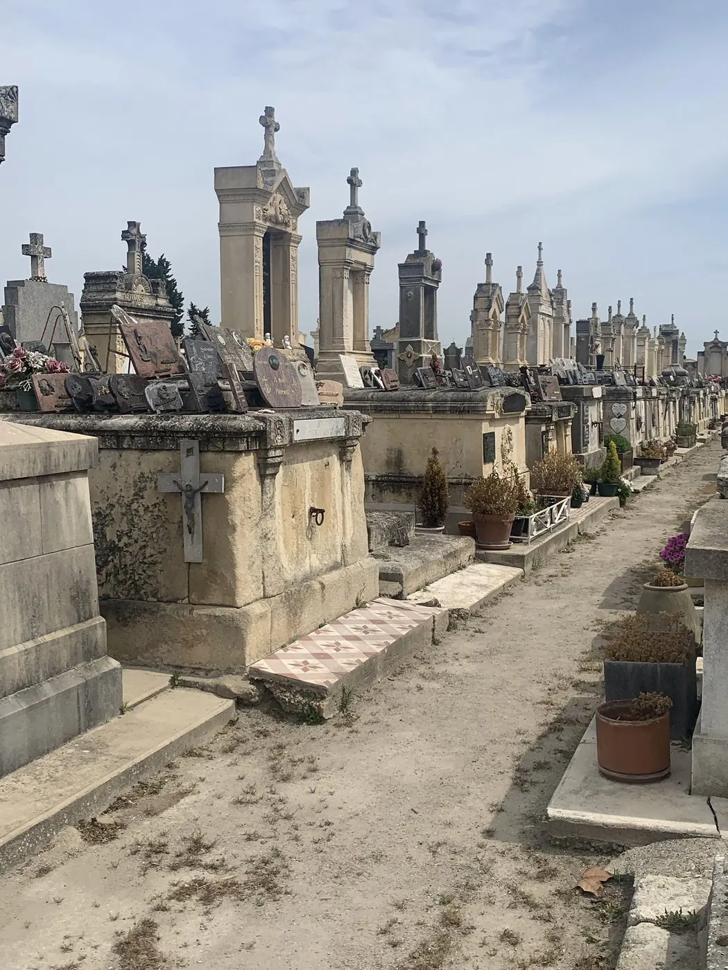 Historischer Friedhof in Aigues-Mortes