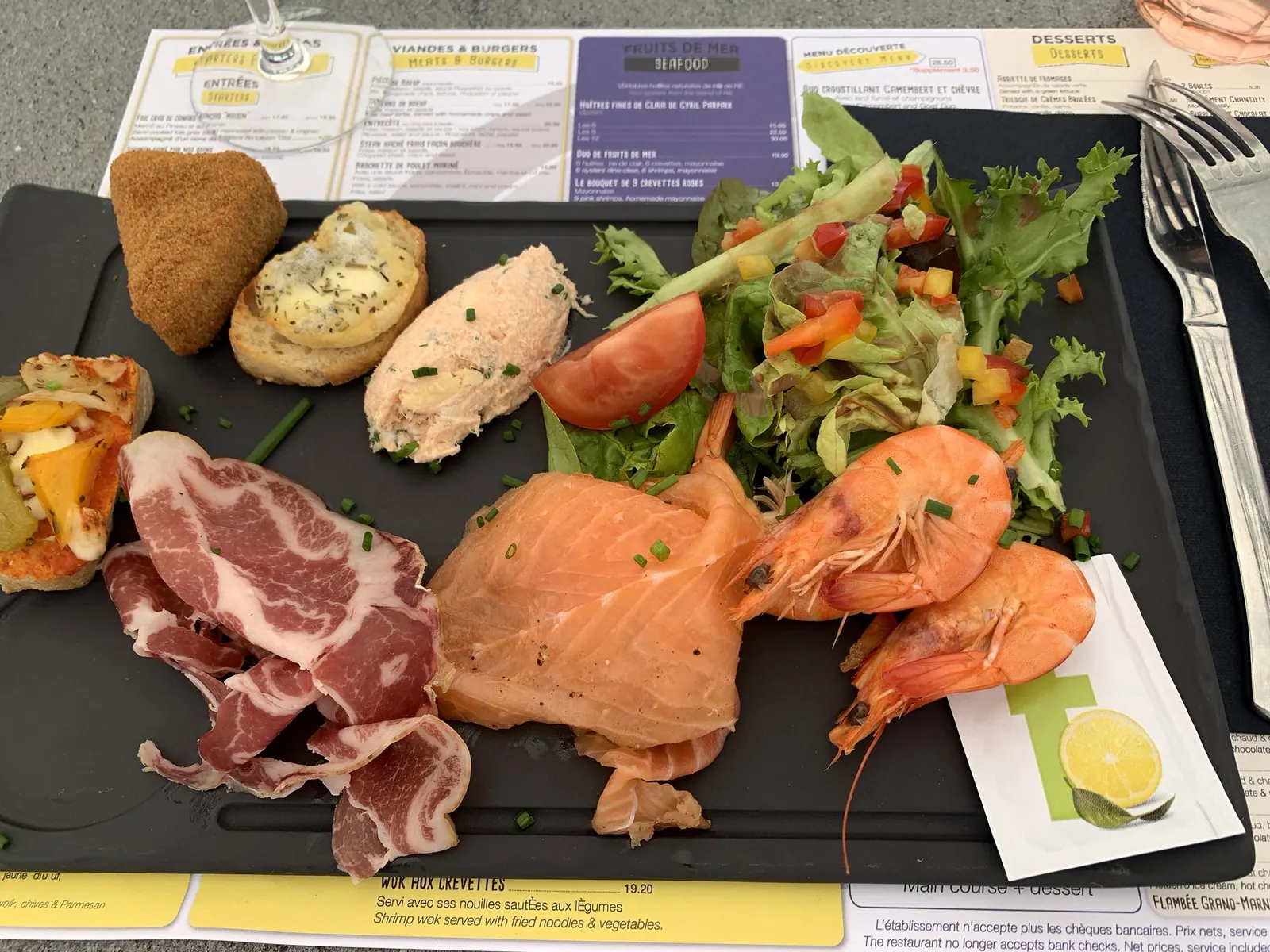 Regionale Spezialitäten auf einem Markt in La Rochelle