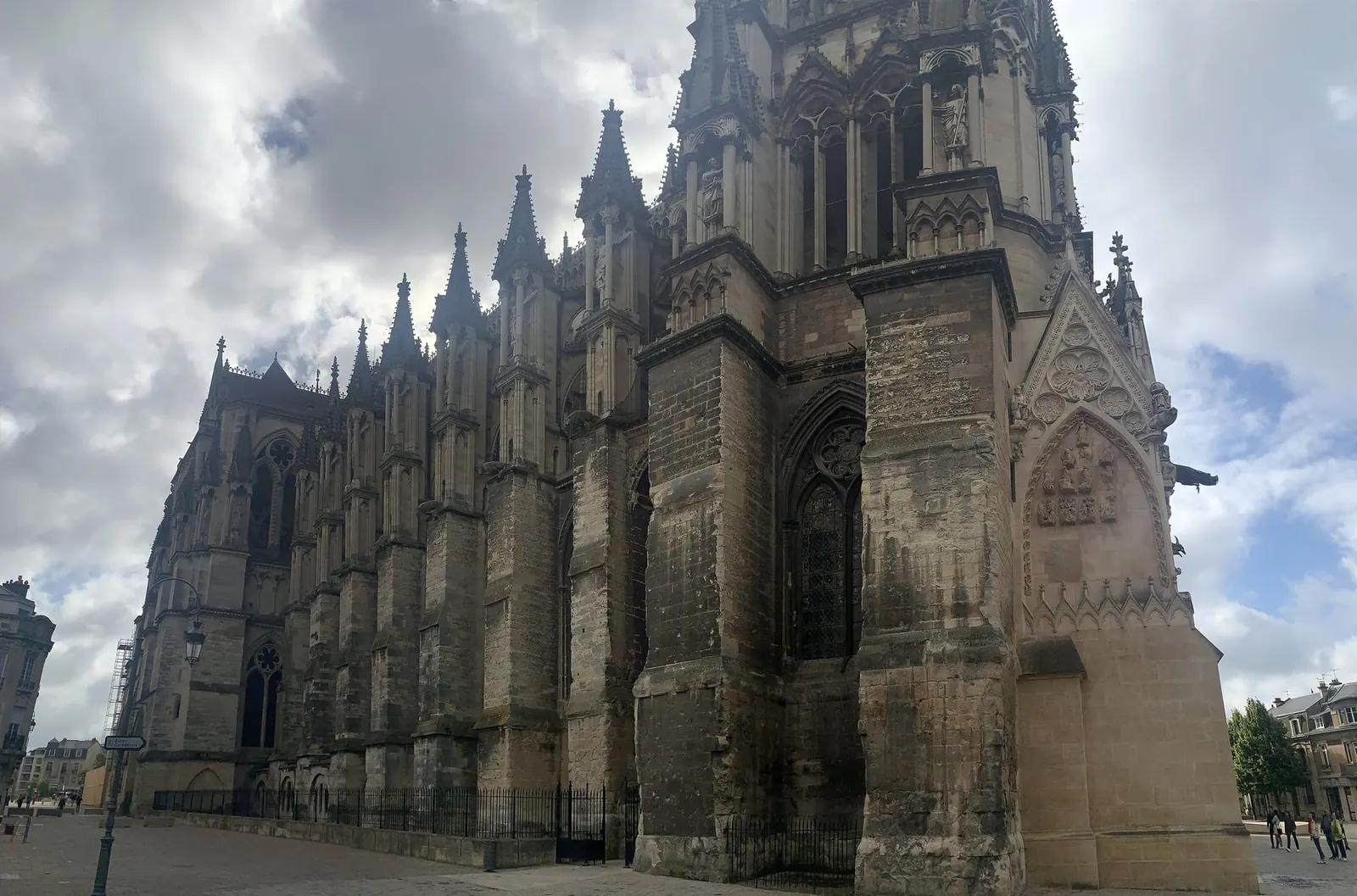 Seitenansicht der Kathedrale Notre-Dame de Reims