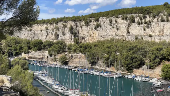 Segelboote in der Calanque de Port-Miou