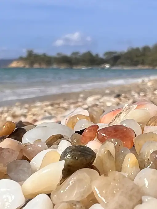 Kiesel am Strand bei Pramousquier