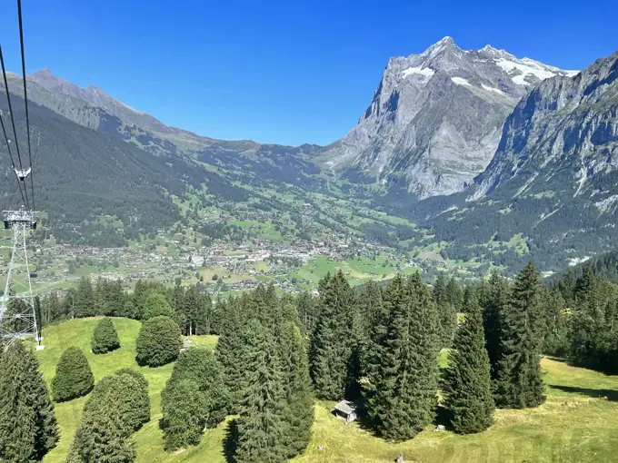 Blick aus der Seilbahn ins Grindelwaldtal